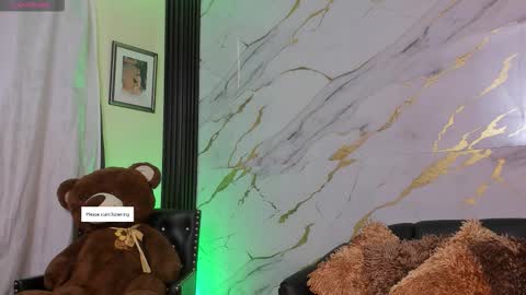 I am here from Monday to Friday from 730 am to 130 pm Colombia time and saturday from 500 am to 1000 am .... Soon Blue page online show from 11.15.25