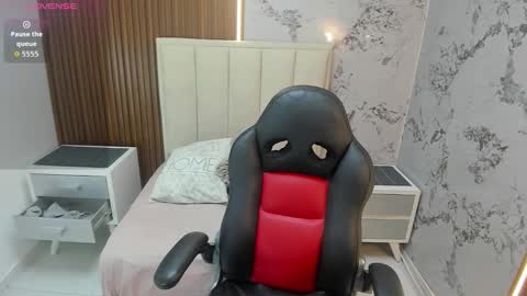 Snapshot of leslysimpson chatting on 02.20.26 online show from 02.20.26