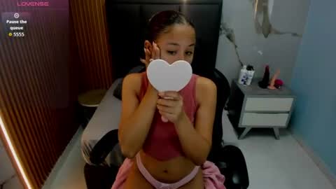 Snapshot of leslysimpson chatting on 07.03.26 online show from 07.03.26
