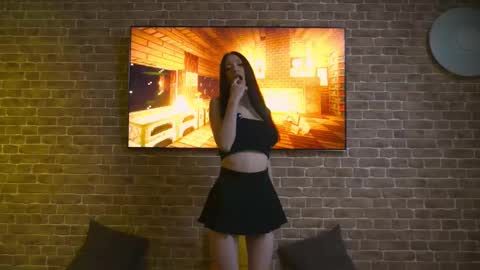 Snapshot of lessyluiz chatting on 09.10.25 Hi my name is Lessy I am 18 years old. Im new here but I really like making new acquaintances online show from 09.10.25