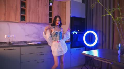 Snapshot of lessyluiz chatting on 09.21.25 Hi my name is Lessy I am 18 years old. Im new here but I really like making new acquaintances online show from 09.21.25