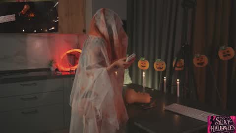 Snapshot of lessyluiz chatting on 10.30.25 Hi my name is Lessy I am 18 years old. Im new here but I really like making new acquaintances online show from 10.30.25