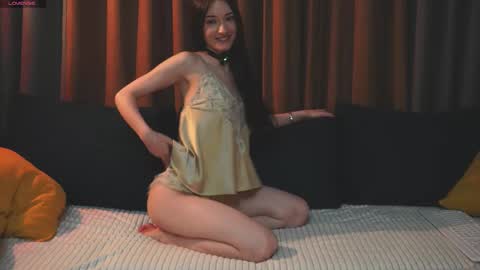 Snapshot of lessyluiz chatting on 11.13.25 Hi my name is Lessy I am 18 years old. Im new here but I really like making new acquaintances online show from 11.13.25