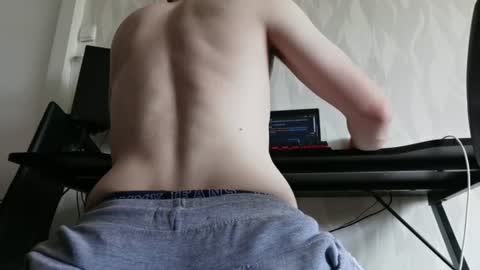 Snapshot of lestaro chatting on 06.12.26 neoglo online show from 06.12.26