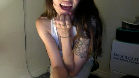 Snapshot of letjennybe chatting on 06.18.26 strawberrywatermelonpink22 online show from 06.18.26