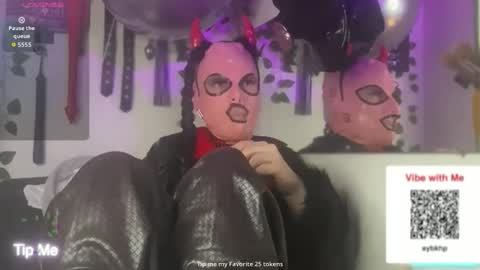 Snapshot of letsdoitbabez chatting on 11.28.25 Julian Mask online show from 11.28.25