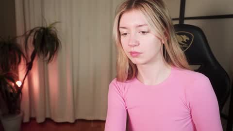 Snapshot of lettablush chatting on 01.23.25 letta online show from 01.23.25