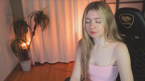 Snapshot of lettablush chatting on 01.31.25 letta online show from 01.31.25