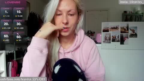 LeaVixx online show from 12.23.24