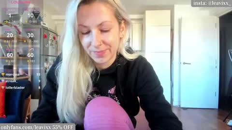 LeaVixx online show from 10.24.25