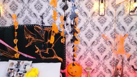 LexaDeRuso online show from 10.27.25