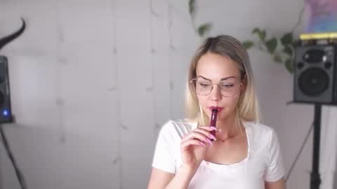 Lexie online show from 01.07.25