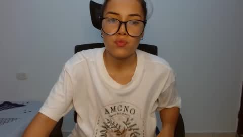 Snapshot of leydy_day chatting on 11.15.25 leydy_day online show from 11.15.25