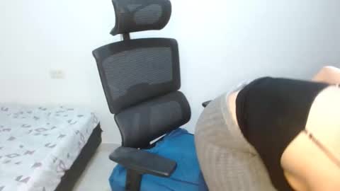 Snapshot of leydy_day chatting on 11.27.25 leydy_day online show from 11.27.25