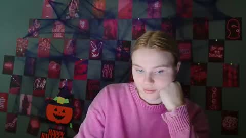 Leyla online show from 10.25.25