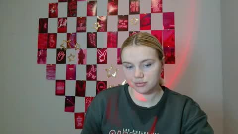 Leyla online show from 11.24.25