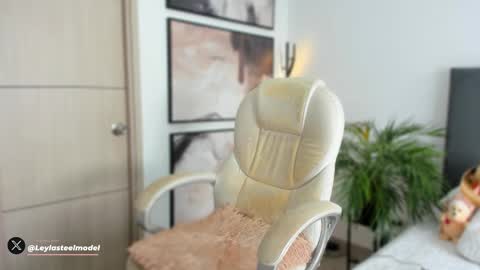 INSTA leylasteel model         online show from 09.19.25