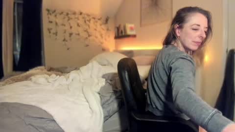 Snapshot of lezzrene chatting on 03.03.25 Hornystonerchick online show from 03.03.25