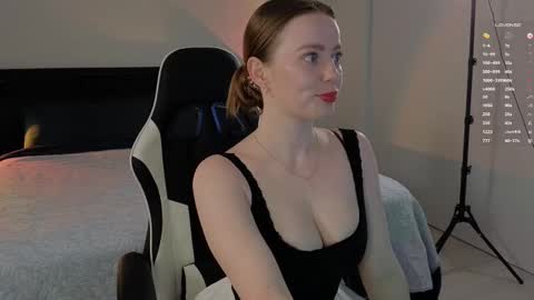 Snapshot of li_j chatting on 09.15.25 Linda my FANSLY red fury online show from 09.15.25