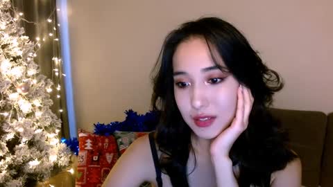 Snapshot of li_noen chatting on 12.19.24 Li  online show from 12.19.24