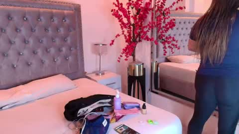 Lia  online show from 04.14.26