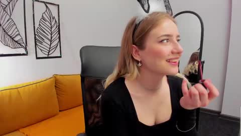 Lia online show from 04.21.26