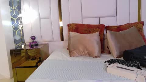 lia_mariana online show from 10.15.25