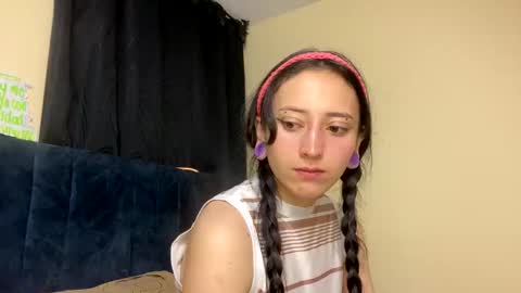 Snapshot of lia_queen610 chatting on 02.04.26 Little Queen Lia online show from 02.04.26