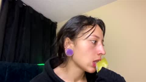 Snapshot of lia_queen610 chatting on 02.11.26 Little Queen Lia online show from 02.11.26