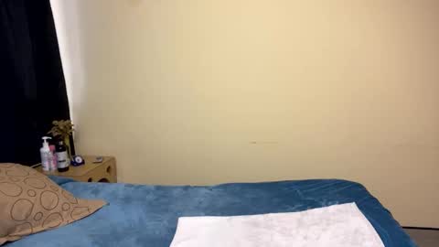 Snapshot of lia_queen610 chatting on 02.14.26 Little Queen Lia online show from 02.14.26