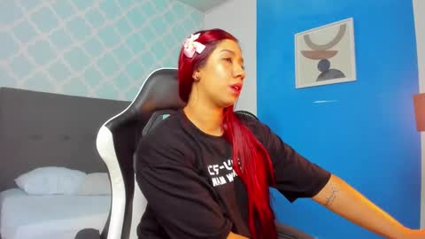 lia_violetta online show from 12.15.25