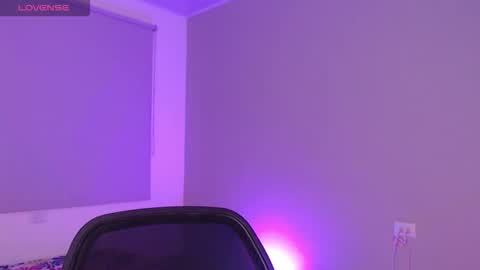 Snapshot of liaa_cute_ chatting on 11.01.25 lia online show from 11.01.25