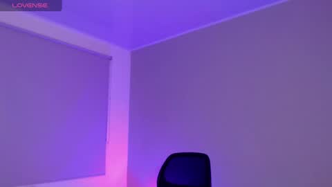 Snapshot of liaa_cute_ chatting on 11.19.25 lia online show from 11.19.25