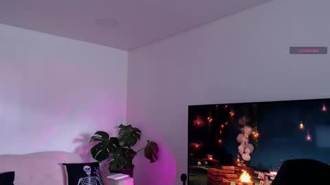 Liaa  online show from 09.14.25