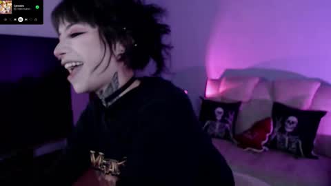 Snapshot of liaa_rodriguezz chatting on 11.28.25 Liaa online show from 11.28.25