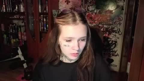 liaaa_li online show from 10.18.25