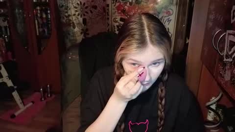 liaaa_li online show from 10.21.25