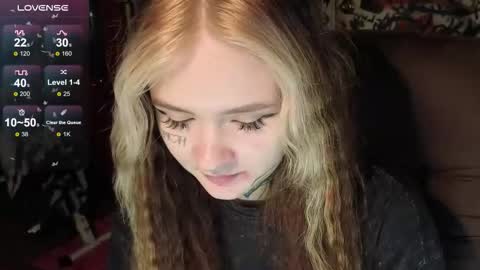 Snapshot of liaaa_li chatting on 10.29.25 liaaa_li online show from 10.29.25