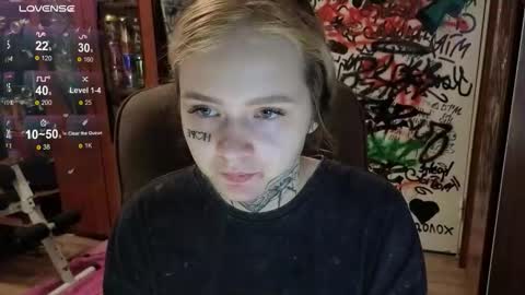 Snapshot of liaaa_li chatting on 10.30.25 liaaa_li online show from 10.30.25