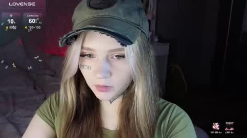 Snapshot of liaaa_li chatting on 11.25.25 liaaa_li online show from 11.25.25