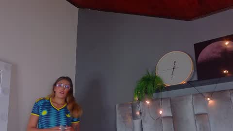 L I A   online show from 07.04.26