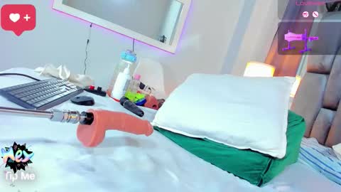 Snapshot of liaantonella69 chatting on 11.13.25 Antonela online show from 11.13.25