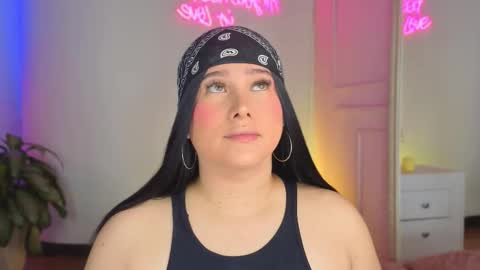 Lia Cox online show from 11.05.25