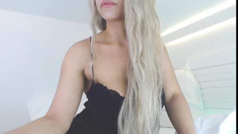 Lia Divina online show from 11.23.25