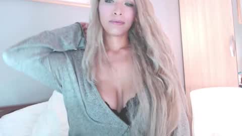 Lia Divina online show from 12.01.25