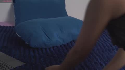 Lia Funsized18 online show from 11.23.25