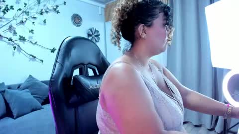 Liah scott  online show from 05.12.26