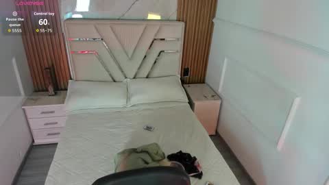 Snapshot of liahfontaine chatting on 12.15.25 Liah Fontaine online show from 12.15.25