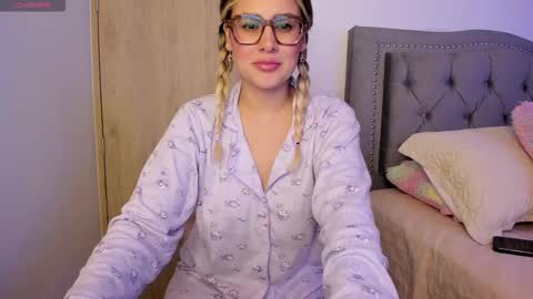 Lia  online show from 09.25.25