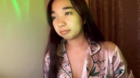 Snapshot of liaisonx_rosa chatting on 12.15.25 liaisonx_rosa online show from 12.15.25